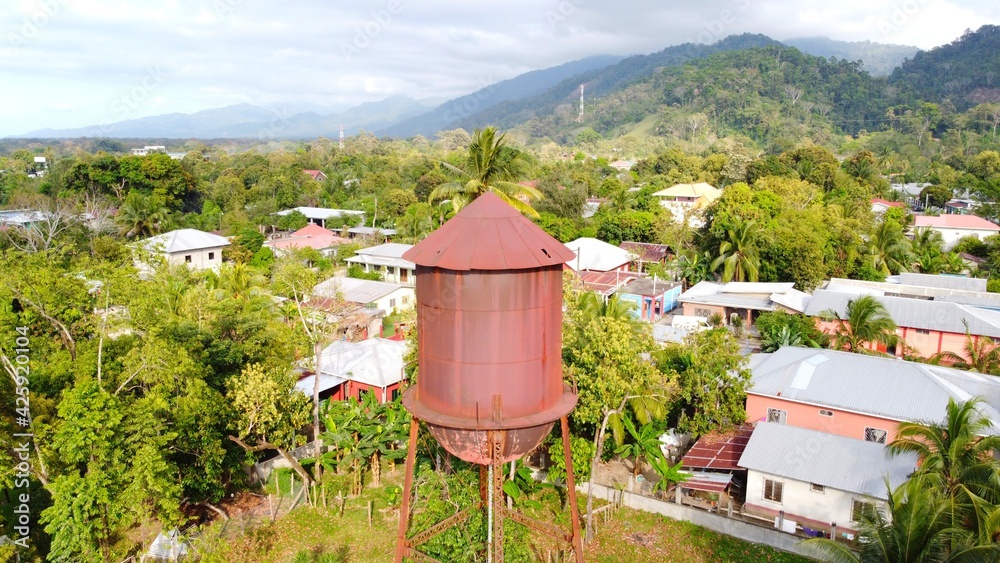 Tanque de agua antigüo, cuyamel Omoa cortés Honduras CA. Tanque de agua antigüo, cuyamel Omoa cortés Honduras CA.