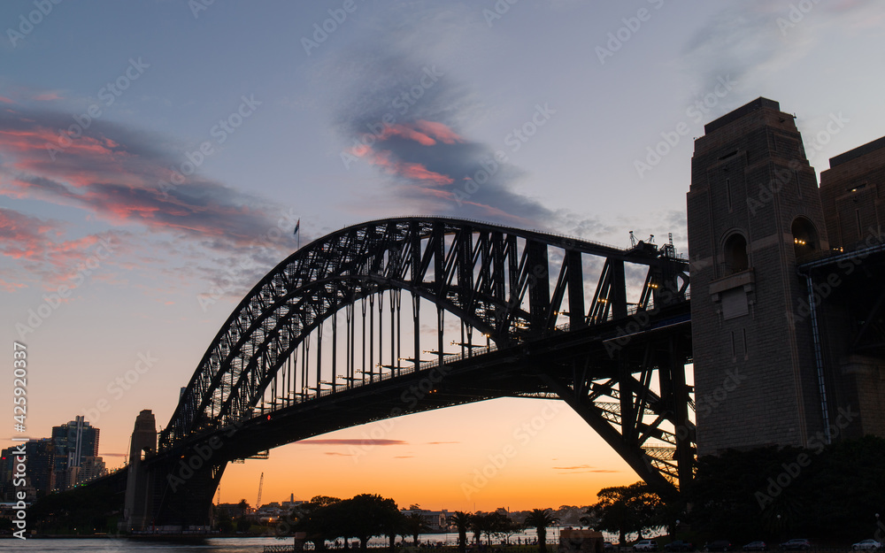 Naklejka premium Silhouette of Sydney Harbour Bridge at sunset time.