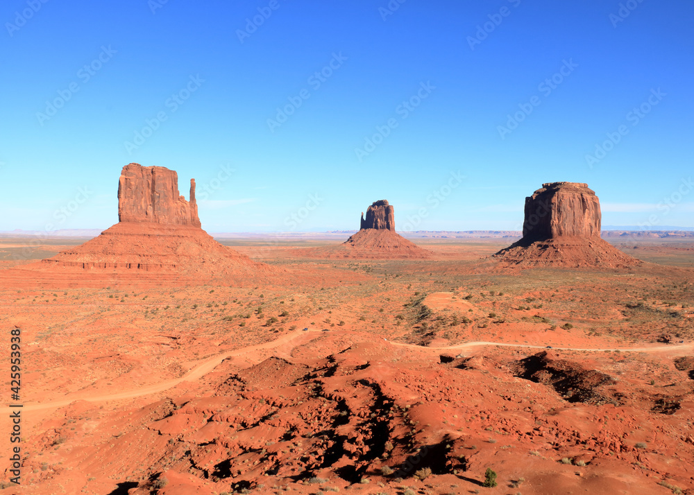 Fototapeta premium Monument Valley Panorama from the visitor center, Arizona
