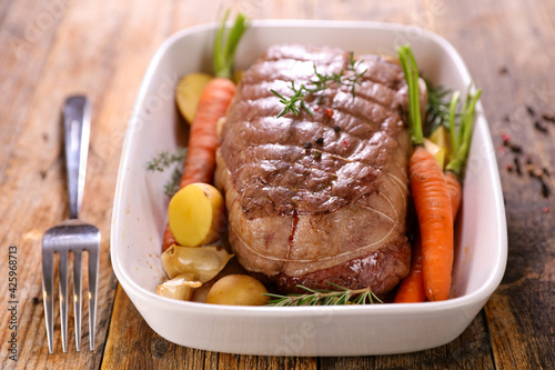 roast beef with vegetable and sauce