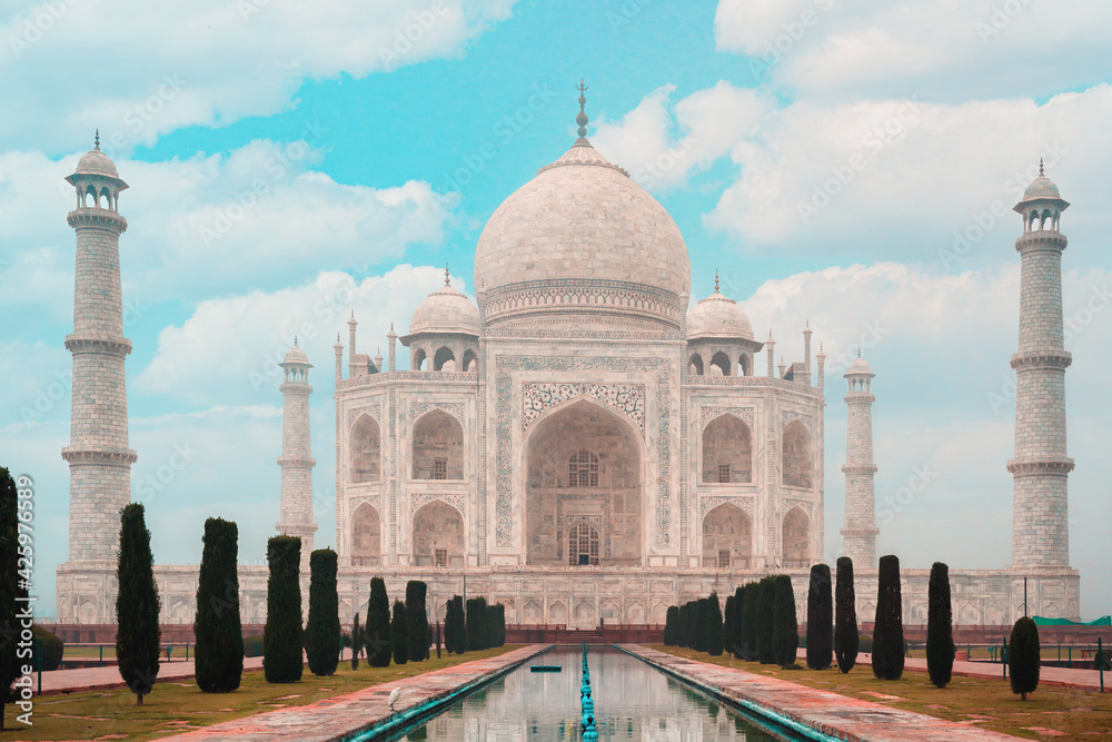 Obraz premium Beautiful view of the Taj Mahal Palace. Blue sky with clouds in the background