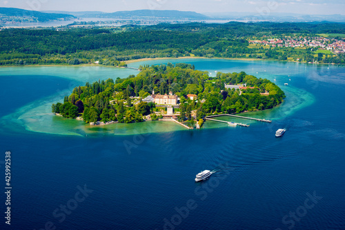 Obraz na płótnie Insel Mainau mit Schiff von oben w salonie