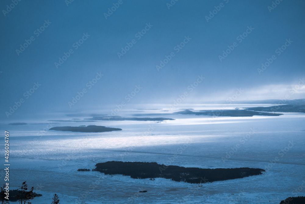 Naklejka premium The natural scenery in winter, a popular travel destination in Russia, the forest natural scenery of Murmansk.