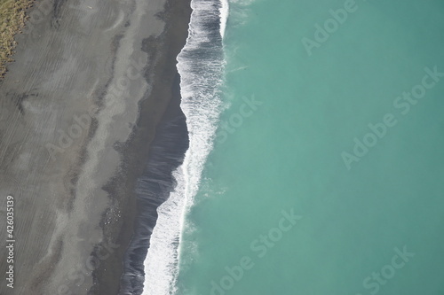 Luftaufnahme der Küstenlinie bei Kaikoura (Neuseeland) 