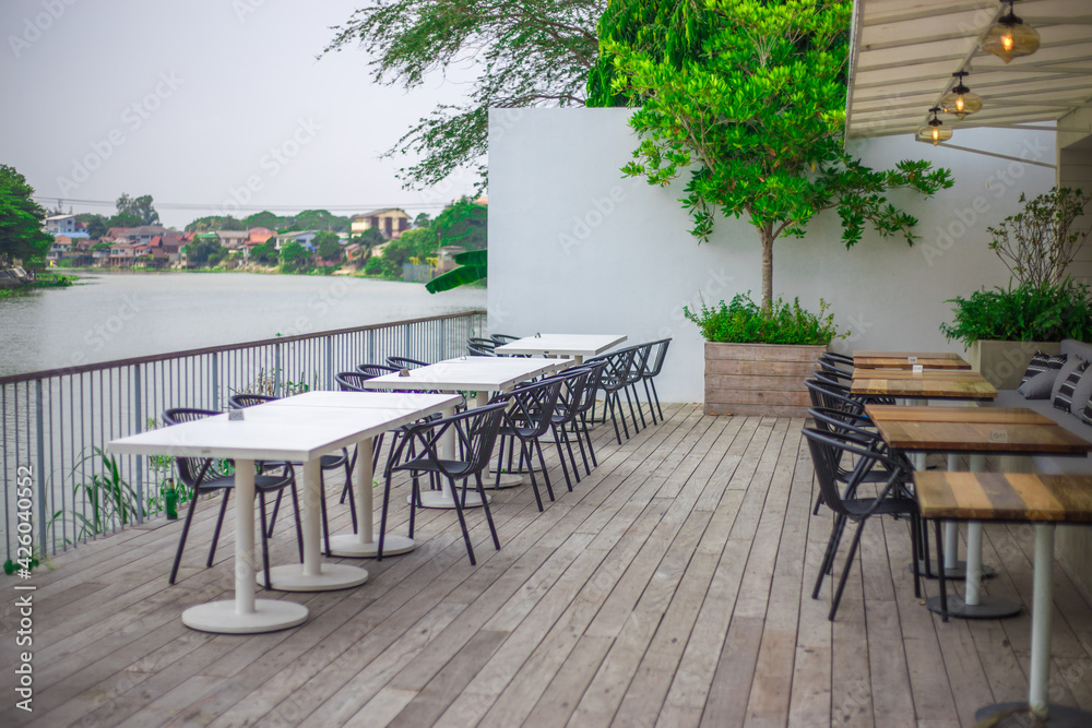 Φωτογραφία The background of a new design chair placed on the balcony of the resort for customers to sit and rest during the day