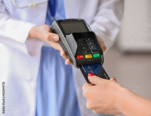 Patient paying for consulta...