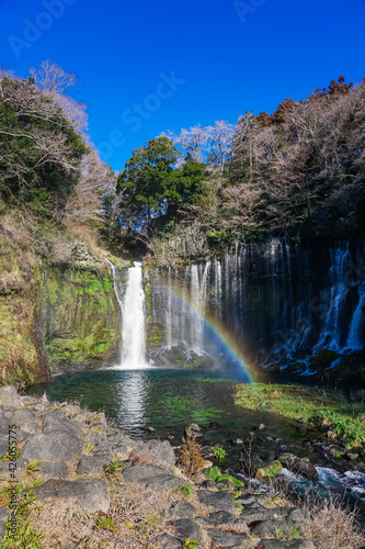 虹に彩られた白糸の滝（静岡県）