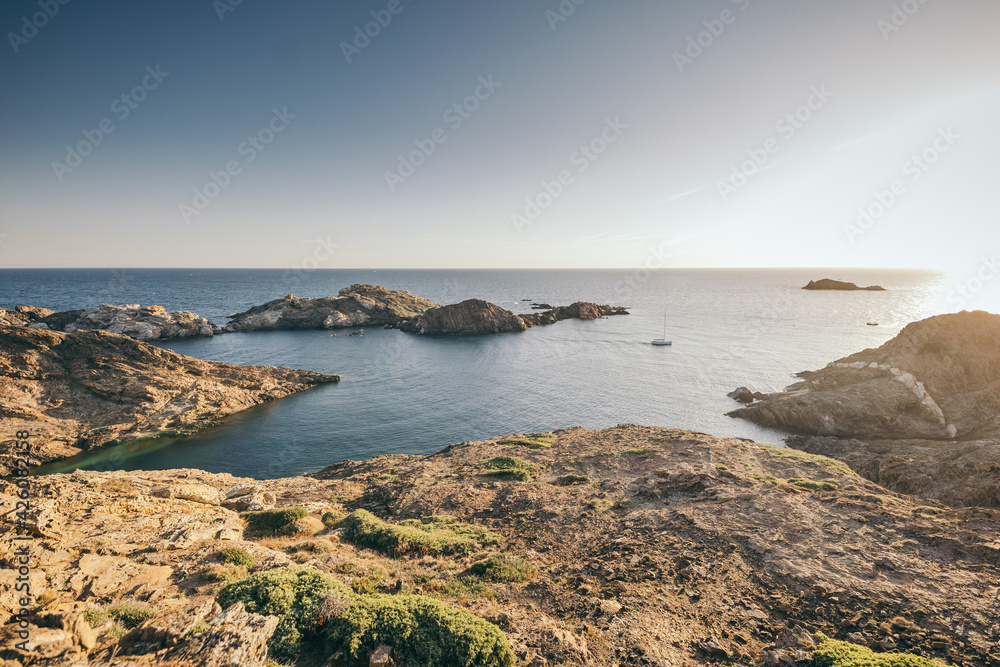 Fototapeta premium A rocky beach next to a body of water