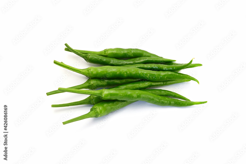 白背景の青唐辛子 コピースペースあり Green chili peppers (chile verde) on white background with copy space 白背景の青唐辛子 コピースペースあり Green chili peppers (chile verde) on white background with copy space