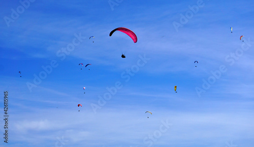 Gleitschirmflieger, Paraglider auf der Schwäbischen Alb, Deutschland