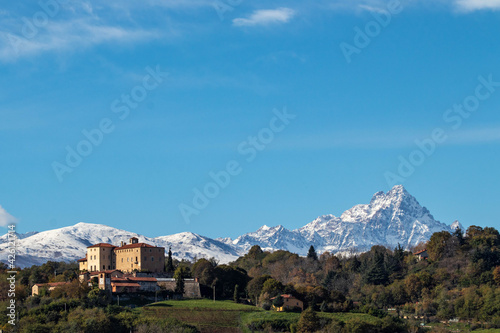 monviso e il castello della manta
