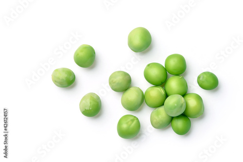 Fototapet Flat lay of Green peas isolated on white background.