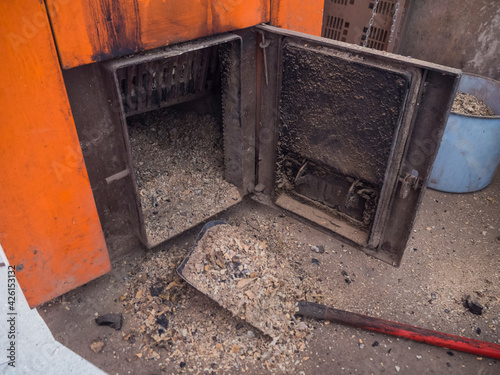 Wallpaper Mural Clean the ash in the oven Torontodigital.ca