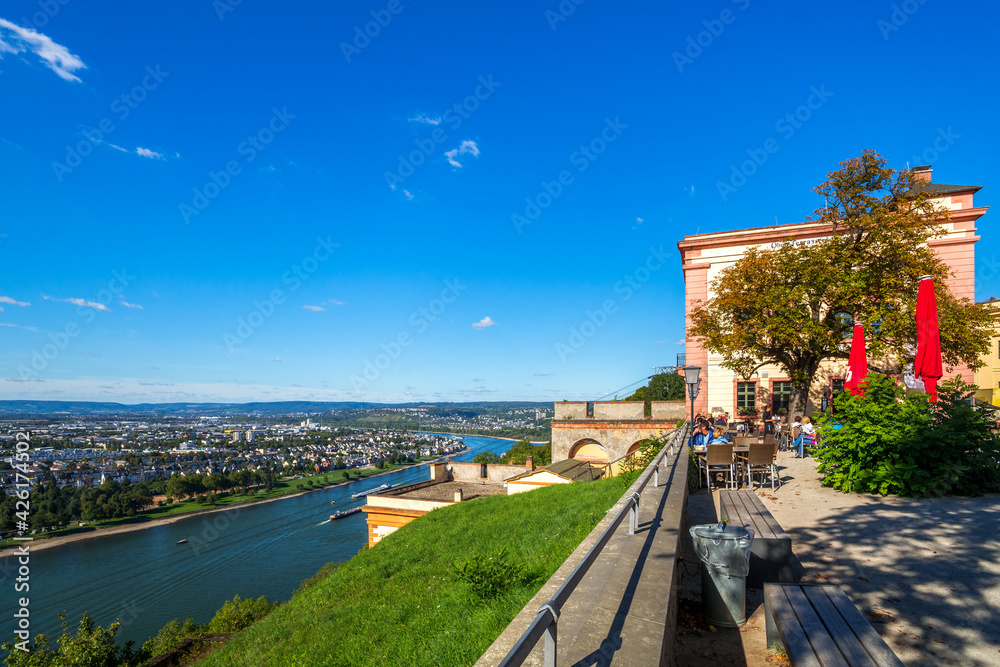 Festung Ehrenbreitstein mit Blick über den Rhein, Koblenz, Deutschland 