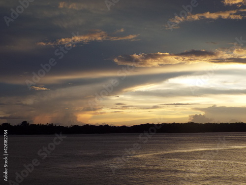 Céu e rio Marajó