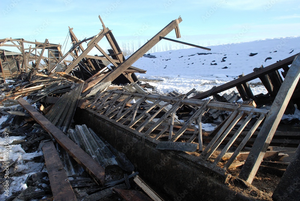 Dégats neige, calamité agricole. Effondrement d'un batiment agricole Dégats neige, calamité agricole. Effondrement d'un batiment agricole