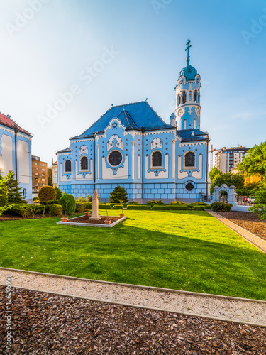 Obraz na płótnie The Blue Church or The Church of St. Elizabeth or Modry Kostolik in the Old Town in Bratislava, Slovakia w salonie