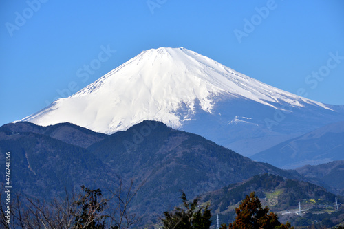 残雪の富士山アップ