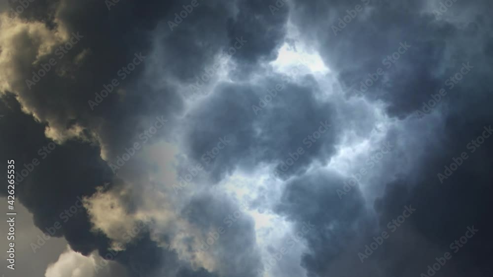 a thunderstorm that occurred on most of the dark clouds in the sky. a thunderstorm that occurred on most of the dark clouds in the sky.