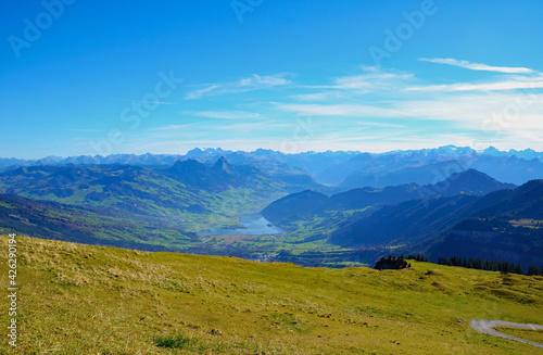 Lauerzersee von der Rigi in der Zentralschweiz aus gesehen.