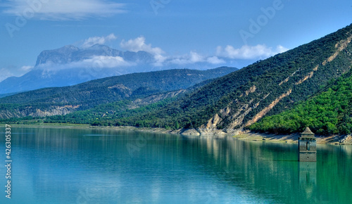 Lac de barrage de Mediano sur la rivière Cinca en Aragon, Espagne
