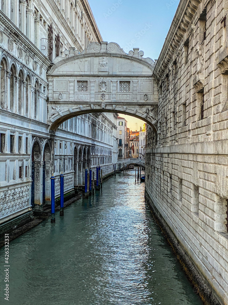 Obraz premium View of Bridge of Sighs (Ponte dei Sospiri) in Venice