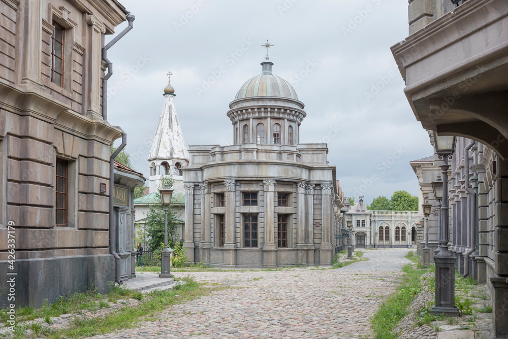 Obraz premium The streets of the abandoned uninhabitable city