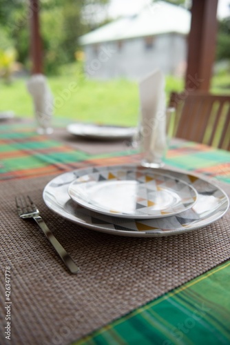 table et assiettes