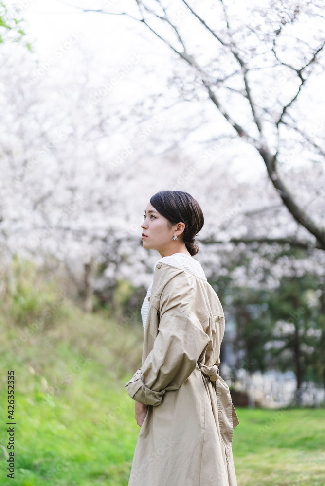 桜と女性 桜と女性