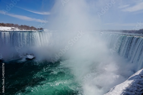 Fototapeta Naklejka Na Ścianę i Meble -  Niagara Falls Ontario in winter