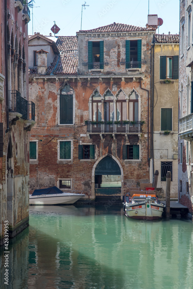 discovery of the city of Venice and its small canals and romantic alleys