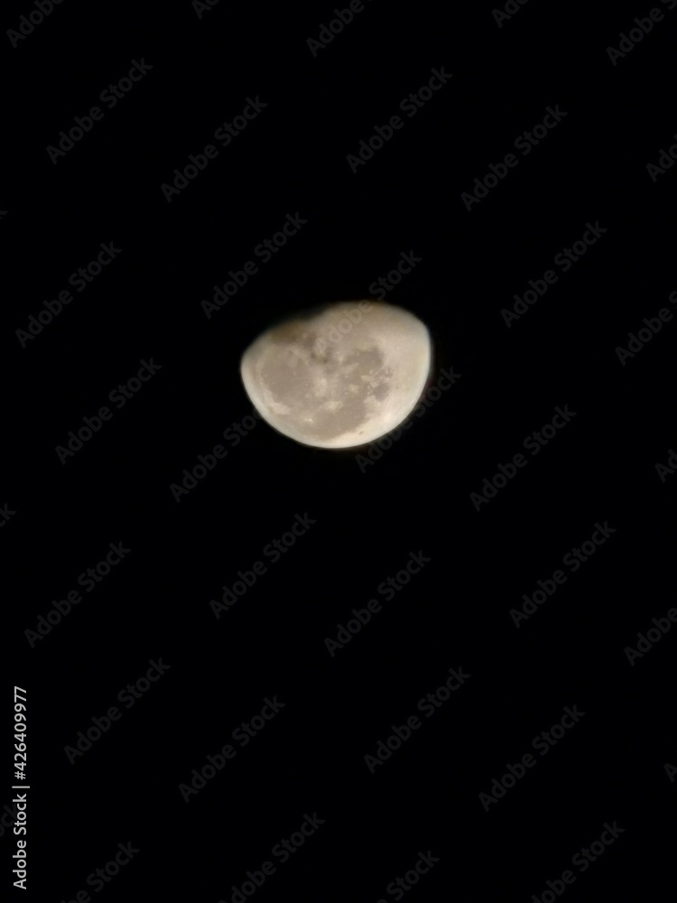 Obraz premium luna tomada desde un huawei p30