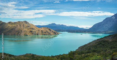 Fototapeta Naklejka Na Ścianę i Meble -  view of the lake in National Park Torres del Paine