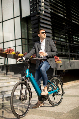 Young businessman on the eb...