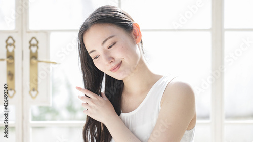 Free Download 笑顔の若い女性　美容　ビューティー - GFXLoad