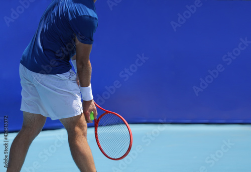tennis player serving © Teran