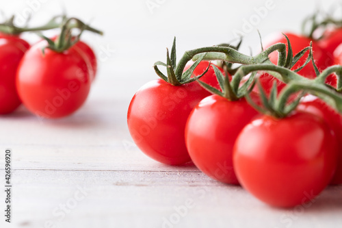新鮮朝採り、房摘みトマト