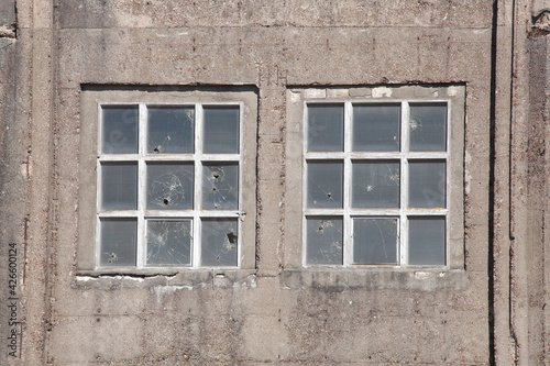 Alter verfallener Hafenschuppen, Fenster, Bremen, Deutschland