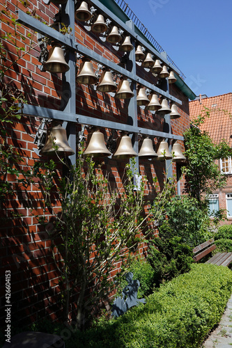 Glockenspiel in Stavenort, Buxtehude, Niedersachsen, Deutschland, Europa -
Carillon at Stavenort, Buxtehude, Lower Saxony, Germany, Europe photo