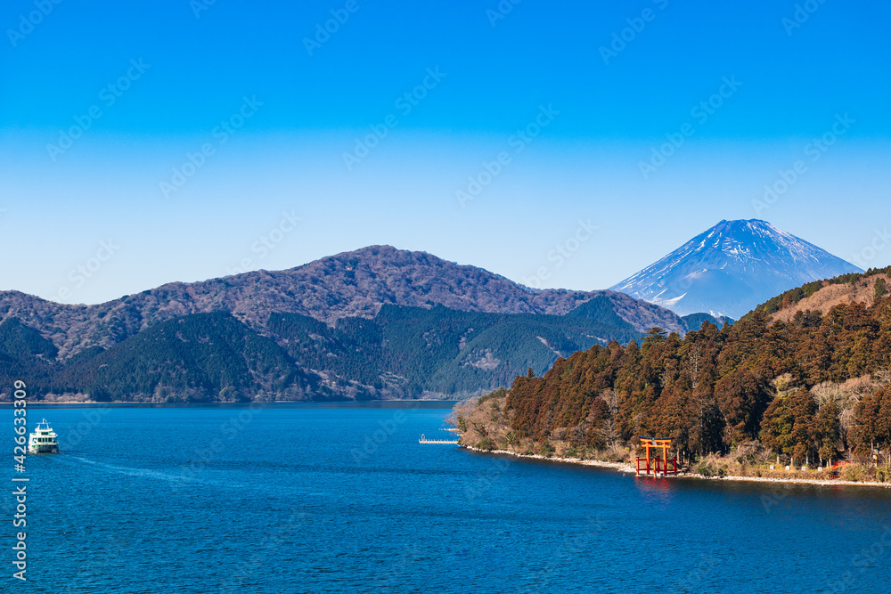 芦ノ湖と富士山　冬景