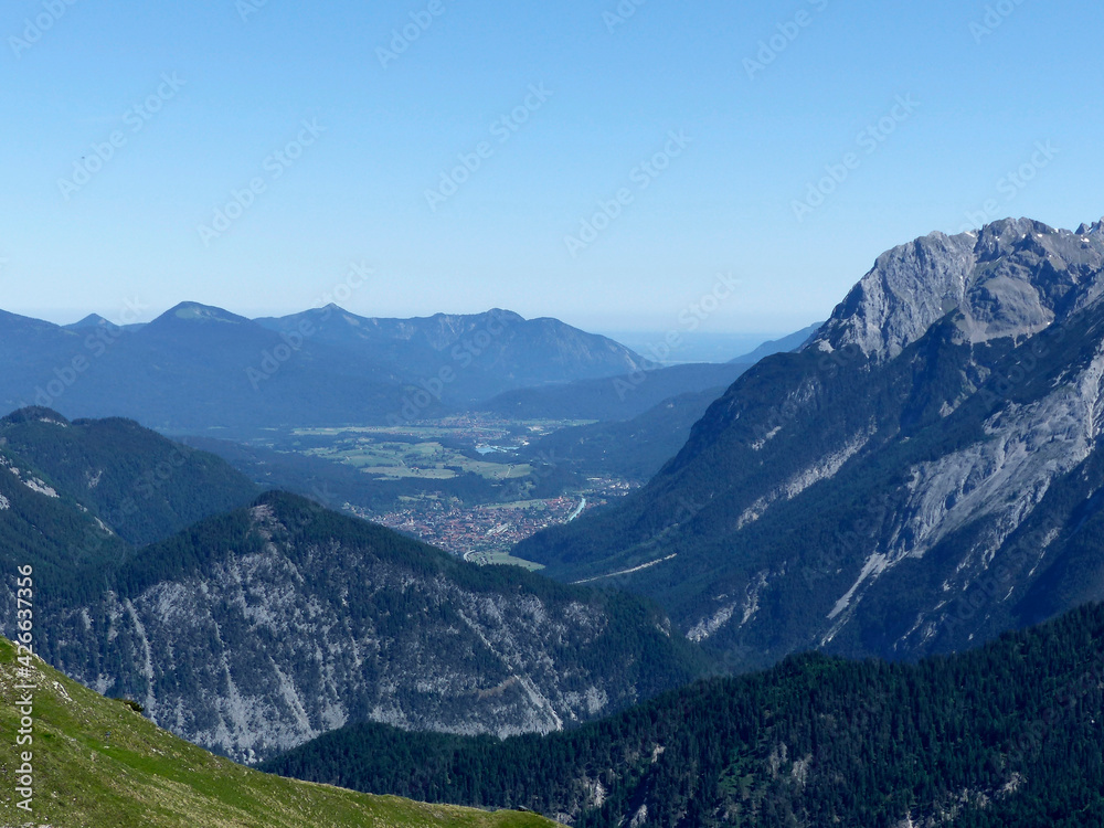 Obraz premium Freiungen long distance trail, mountain hiking in Tyrol, Austria