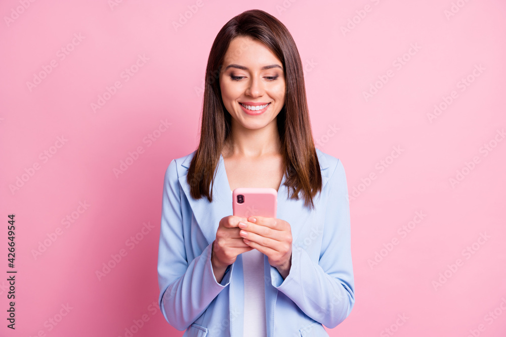 Photo of young beautiful smiling cheerful positive boss female chatting use phone isolated on pink color background Photo of young beautiful smiling cheerful positive boss female chatting use phone isolated on pink color background