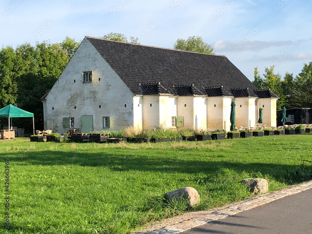 Obraz premium barn in pasture