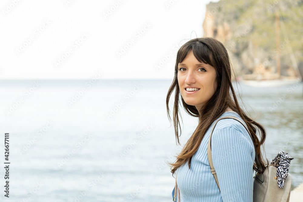 © MinekPSC - portrait of woman on the beach © MinekPSC - portrait of woman on the beach