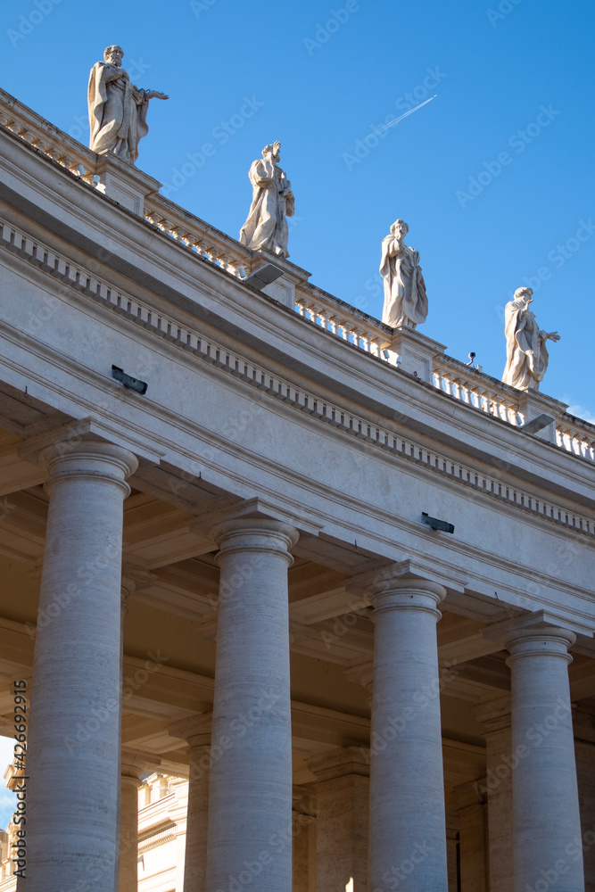 Views of columnata de Bernini buildings. Vatican City, Italy