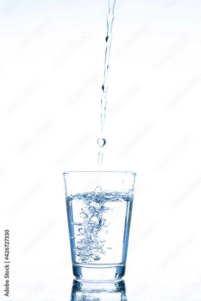 Pour water into a glass Pour water into a glass