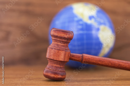 Cuadro en lienzo Global equity and justice in wooden gavel still life in conceptual image with wo