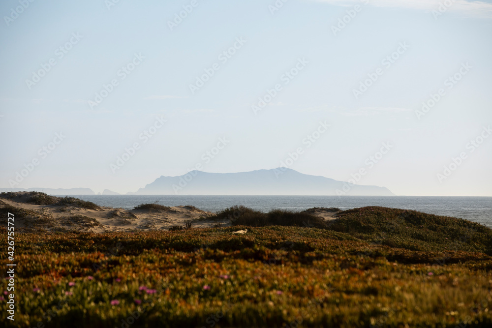 Obraz premium Late afternoon view of the Channel Islands along the coast of Oxnard, California, USA.