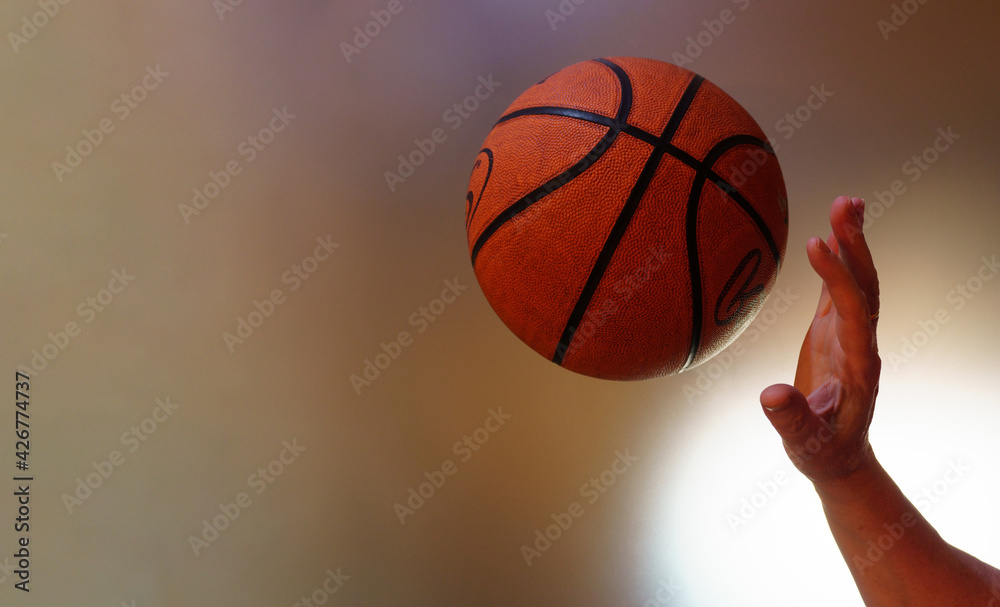 Balón de baloncesto naranja usado