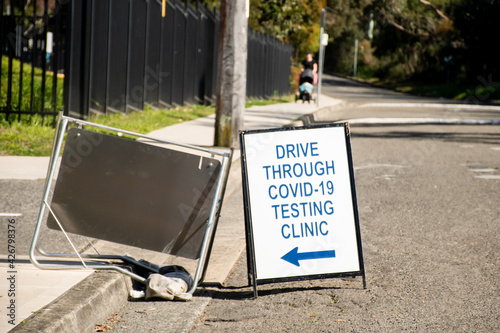 Canvas Print Sydney, Australia - 2020-09-02 COVID-19 drive trough testing clinic sign